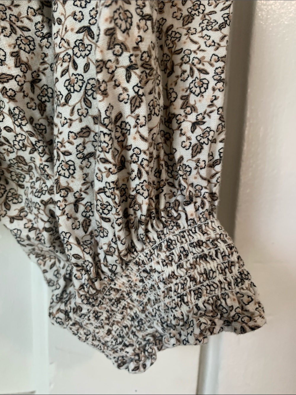 Old Navy Linen Blend Beige Floral Peasant Blouse with Tassel Tie - Picture 4 of 6